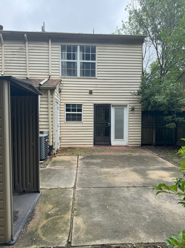 Building Photo - Charming 2 Bedroom in Churchland