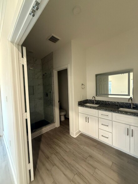 Building Photo - 4506 Aledo St