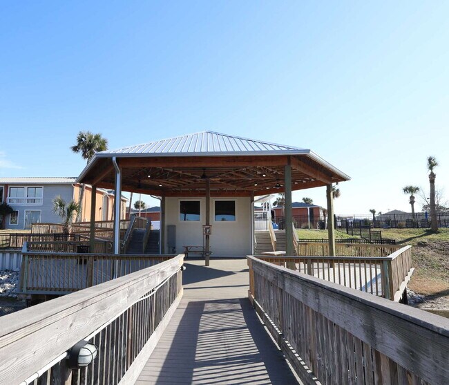 Building Photo - "Coastal Comfort Awaits: Furnished 2-Bed Condo with Pool in Destin!"