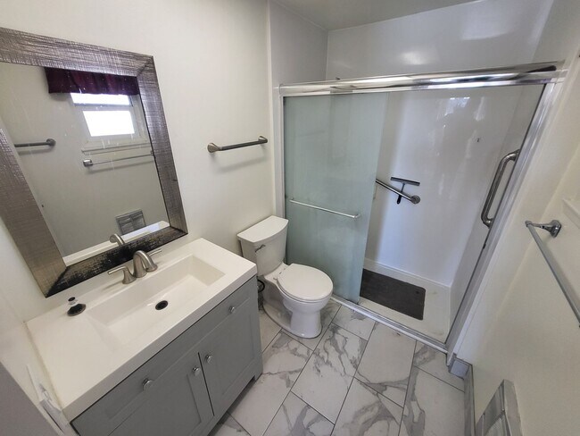 Building Photo - Lovely Cypress townhouse available, garage, patio, laundry and pool access