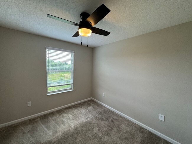 Building Photo - 3 BD/2.5 BA Home, Modern Elegance Meets Ev...