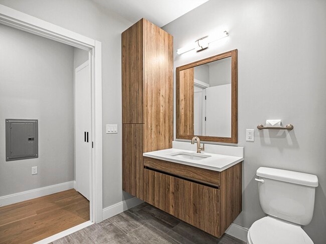 Building Photo - 9 Central St