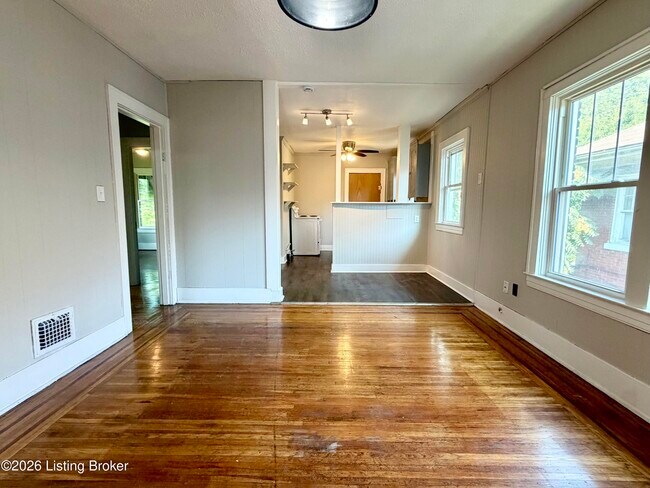 Building Photo - 668 Lindell Ave