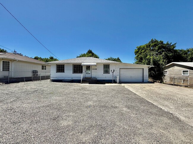 Building Photo - Adorable 3 bedroom 1.5 bathroom house for ...