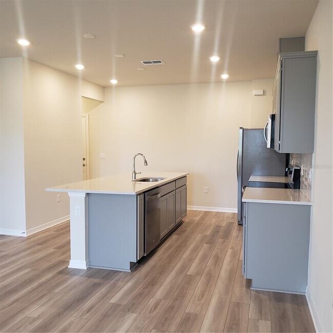 Building Photo - 6316 Tabebuia Pkwy