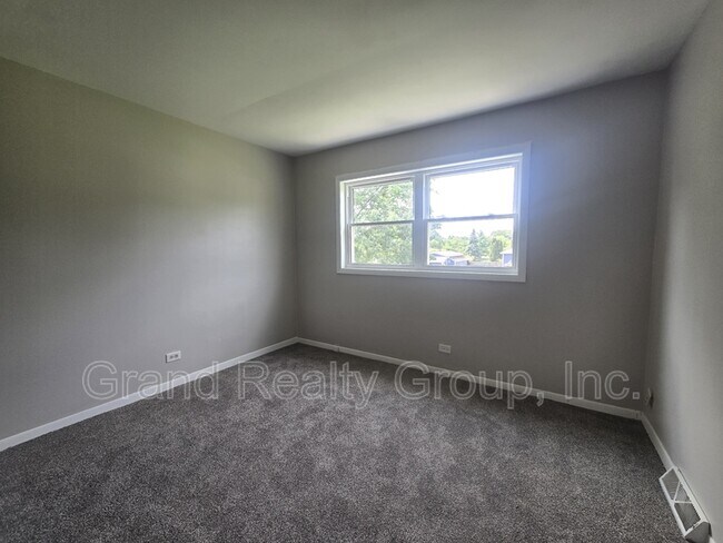 Building Photo - 632 Anita Ave