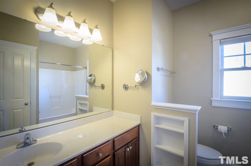 Building Photo - 202 Frontgate Dr