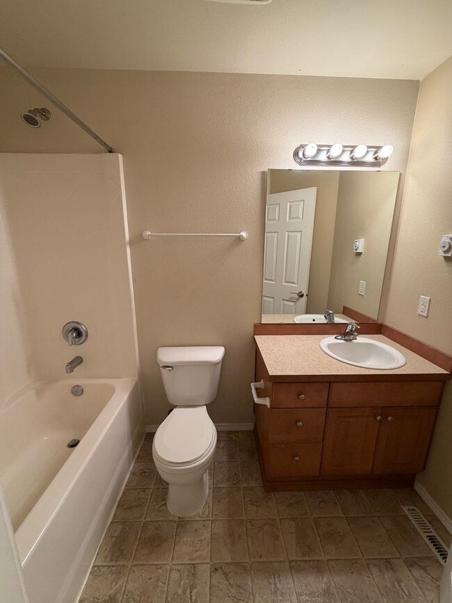 Building Photo - 7125 Axis St SE