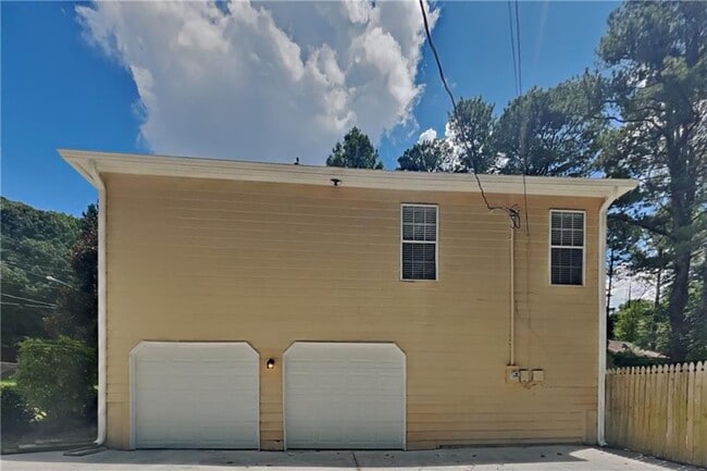 Building Photo - 1250 Summit Point Ln