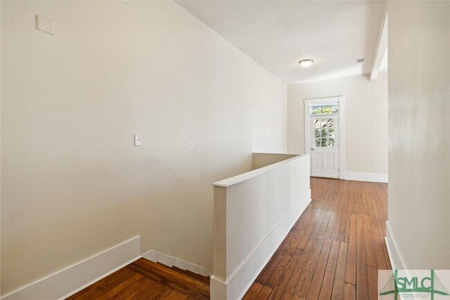 Building Photo - 413 E Waldburg St