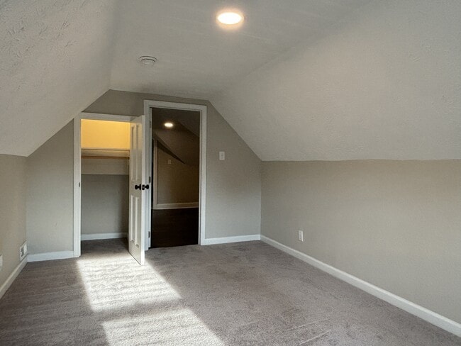 Building Photo - 229 S Summit St