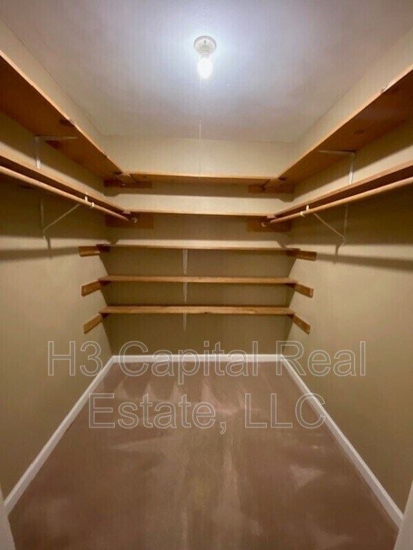 Building Photo - 31 Rosehaven Dr
