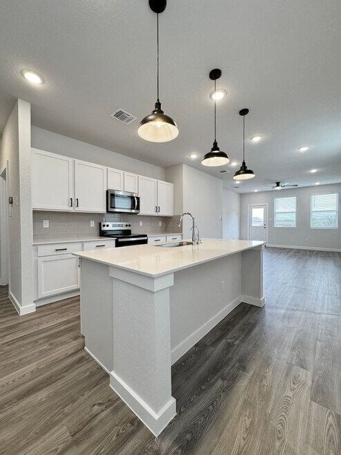 Building Photo - 14702 Emerio Dr