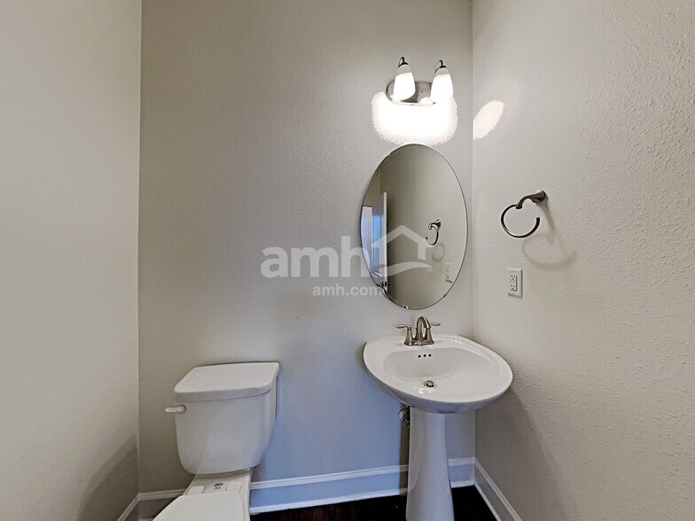 Building Photo - 8535 Highfield Ave