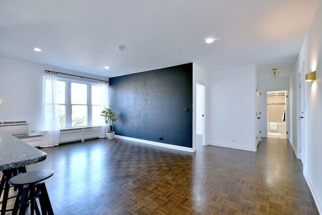 Building Photo - 1301 W Touhy Ave