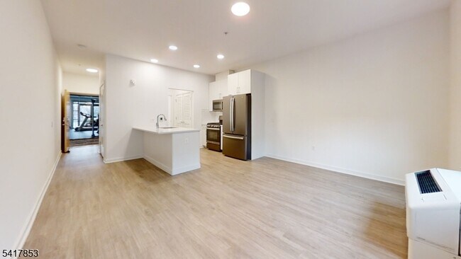 Building Photo - 1181 Morris Ave