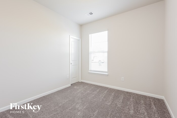 Building Photo - 901 Birchcrest Wy