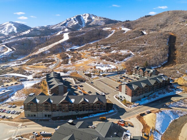 Building Photo - 2303 W Deer Hollow Ct