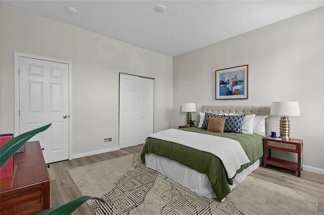Building Photo - Gorgeous Three Bedrooms\ with IN-UNIT Laun...