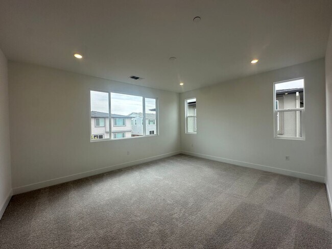 Building Photo - 2824 Wrangell St