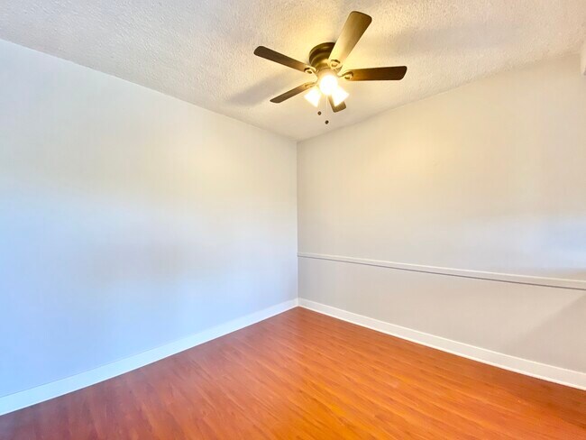 Building Photo - 7731 Romaine St