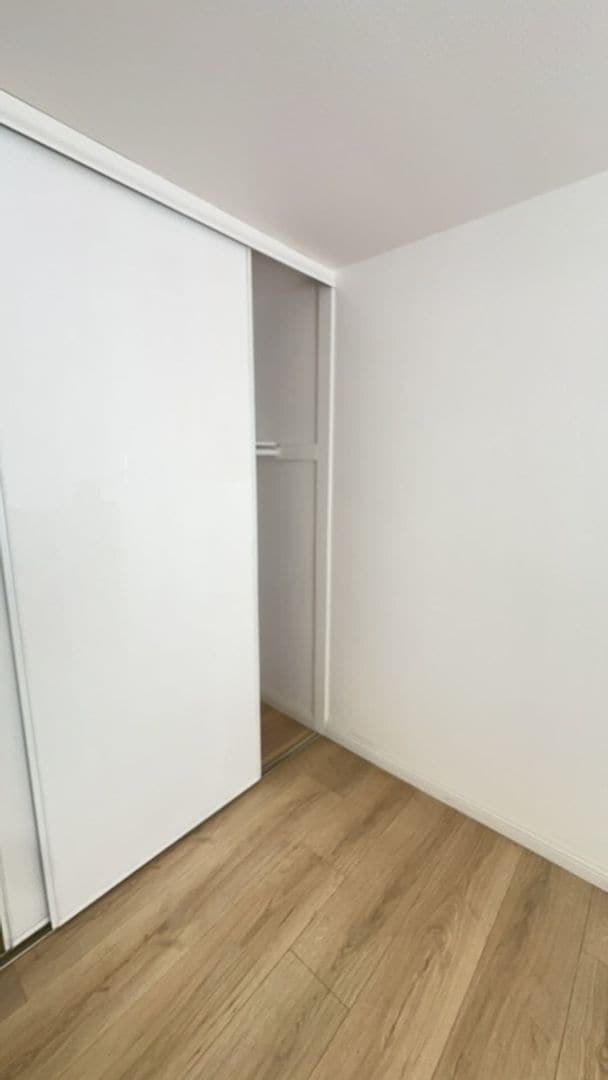 Building Photo - Welcome Home to This Spacious Fontana Rental!!