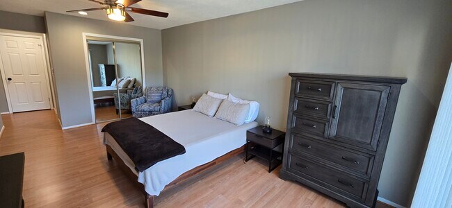 Building Photo - 247 Gemini Dr