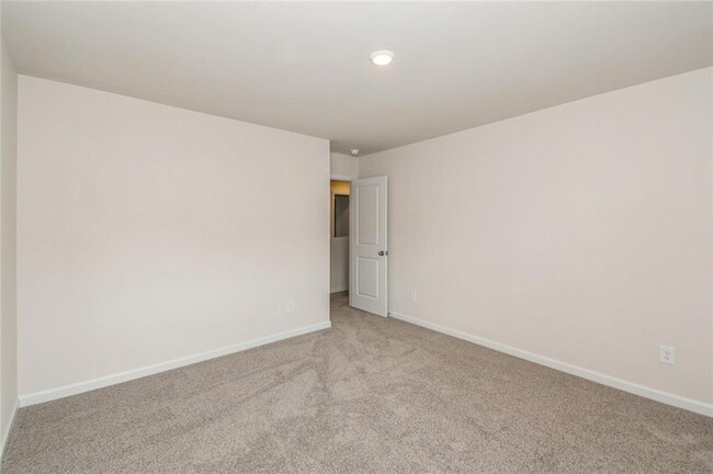 Building Photo - 605 Mackenzie Cv