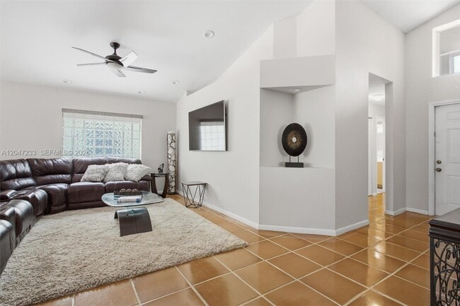 Building Photo - 411 Bermuda Springs Dr
