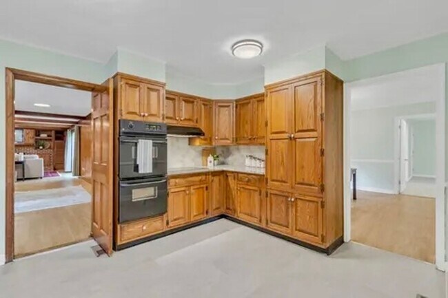 Building Photo - COMING SOON | Spacious 3-Bedroom Home with Approximately 2,500 Sq. Ft. in the Heart of Kilmarnock...
