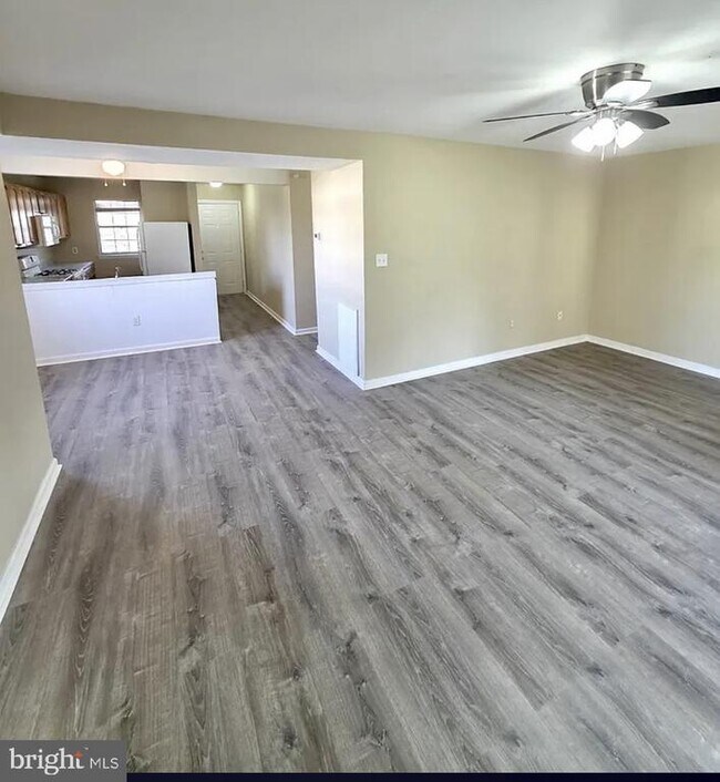 Building Photo - 525 Blackbird Dr