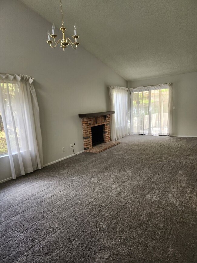 Building Photo - BEAUTIFUL TWO BED, TWO BATH HOME! 55+ COMMUNITY