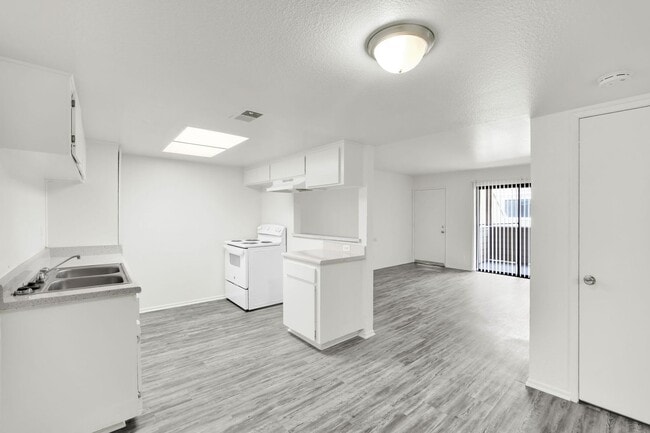 Building Photo - 904 Fairway Ave