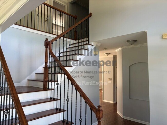 Building Photo - 245 Lockmeade Way