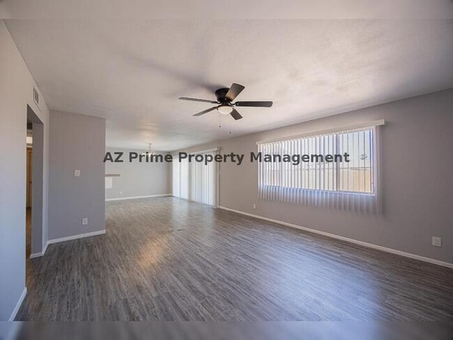 Building Photo - 4704 S La Rosa Dr