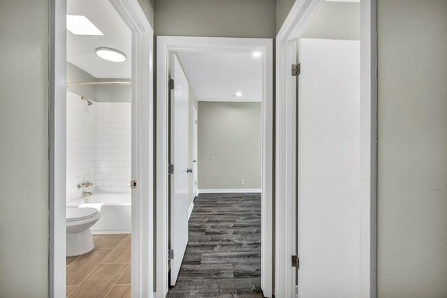 Building Photo - 2808 Skyway Cir