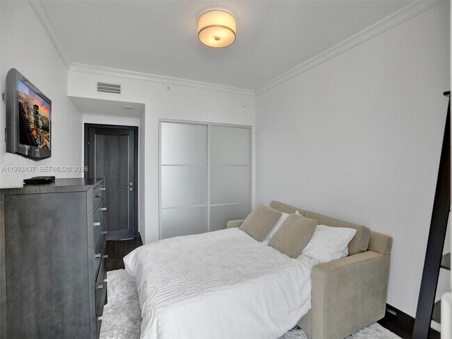 Building Photo - 17875 Collins Ave