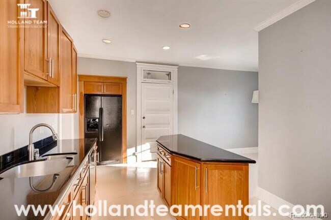 Building Photo - Uptown Capitol Hill - Secure Historic Building with Modern Updates!