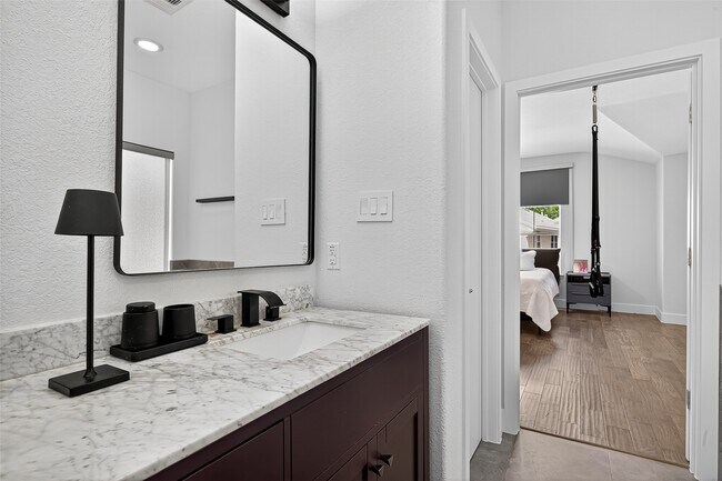 Building Photo - 10021 Hillside Bayou Dr