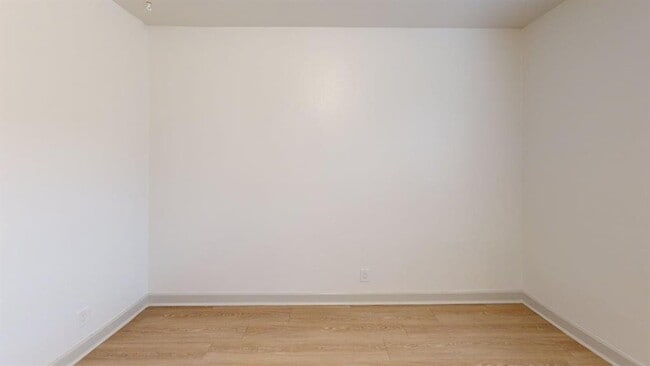 Building Photo - 9837 Childress Dr