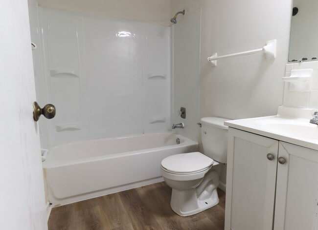 Building Photo - 1304 Essex Ct