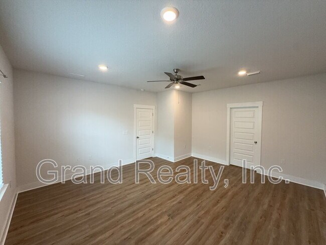Building Photo - 5869 Danbury Blvd