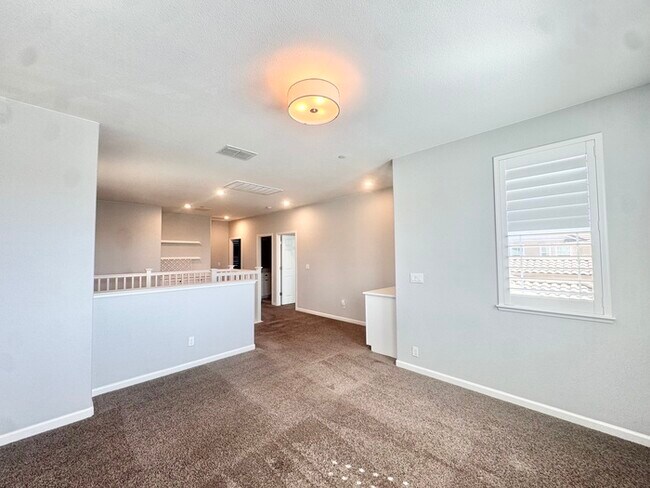 Building Photo - Stunning 5BR Home with Pool, Loft & 3-Car Garage!