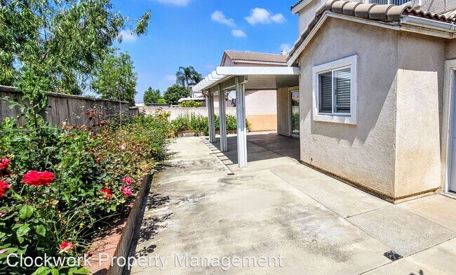 Building Photo - 3 br, 2 bath House - 305 Oakview Dr