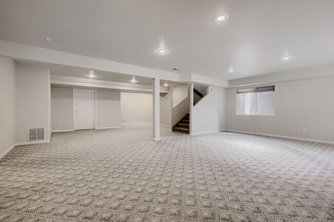 Building Photo - 9506 Hollydale Ct