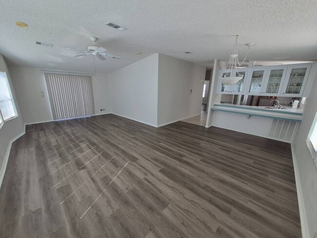 Building Photo - 2113 Sawgrass Ln