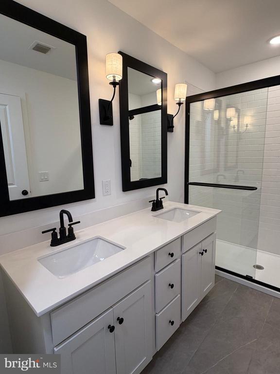 Building Photo - 67 Basswood St