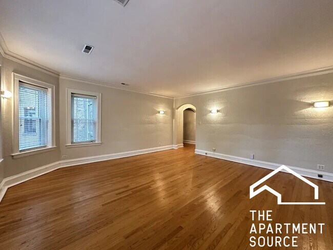 Building Photo - 2619 W Greenleaf Ave