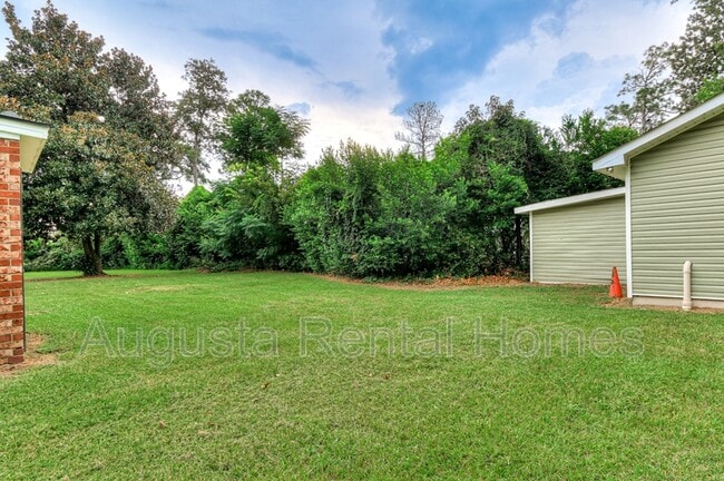 Building Photo - 325B Verdery Dr