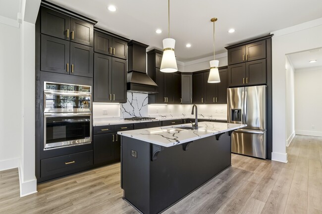 Building Photo - 4056 Biltmore Ave